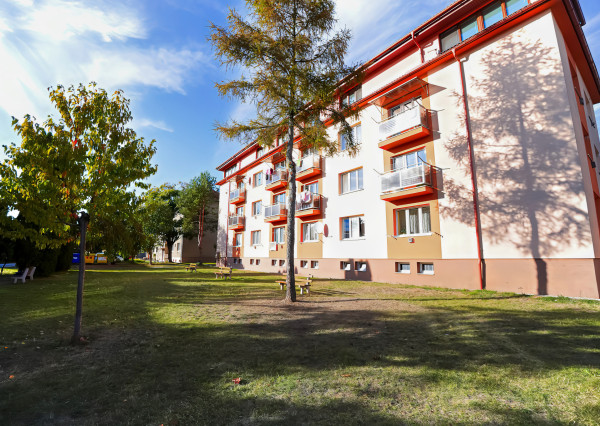 Tehlový byt 3-izbový (73 m²) s 2 balkónmi, centrum Spišská Nová Ves