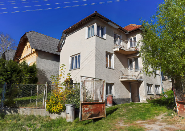 Rodinný dom (828 m²) s hospodárskou budovou, podtatranská obec Važec