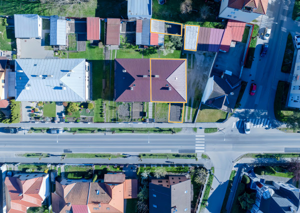 Byt 3+1 (104 m2) s 2 balkónmi, garážou a záhradou, centrum SNV