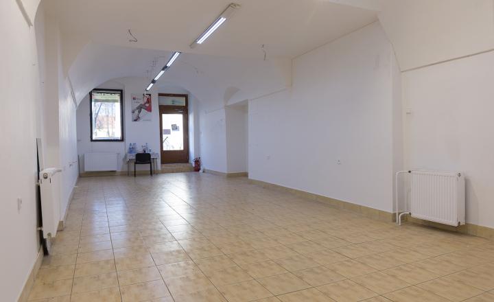 Obchodné priestory (60 m2) námestie Sp. Nová Ves - fotografia 5