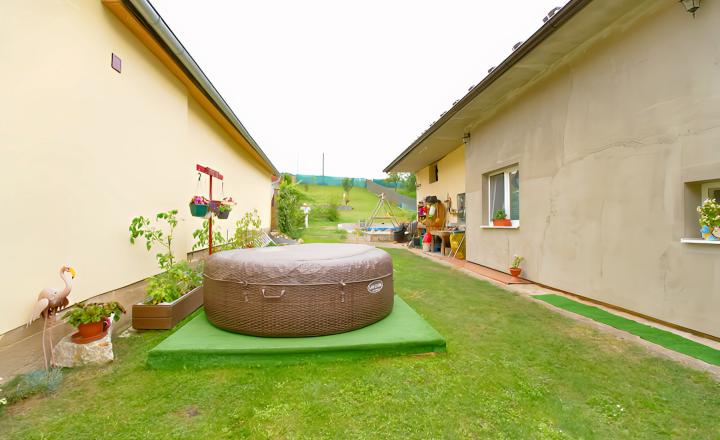 Rodinný dom v Olcnave so záhradou - fotografia 3