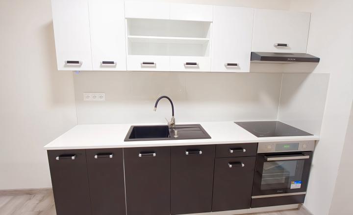 Kompletne rekonštruovaný byt 2+1 v centre mesta SNV - fotografia 3