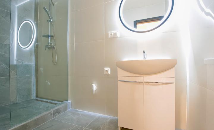 Kompletne rekonštruovaný byt 2+1 v centre mesta SNV - fotografia 12