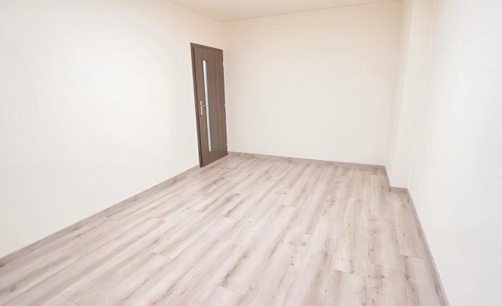 Kompletne rekonštruovaný byt 2+1 v centre mesta SNV - fotografia 7