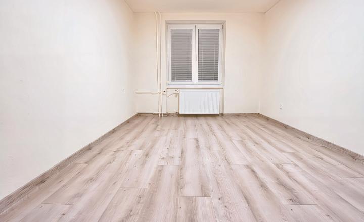 Kompletne rekonštruovaný byt 2+1 v centre mesta SNV - fotografia 8