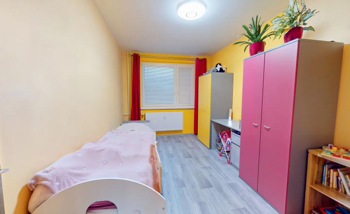 ZNÍŽENÁ CENA! Byt 4+1 s loggiou (86 m2) na sídl. Mier SNV - fotografia 18