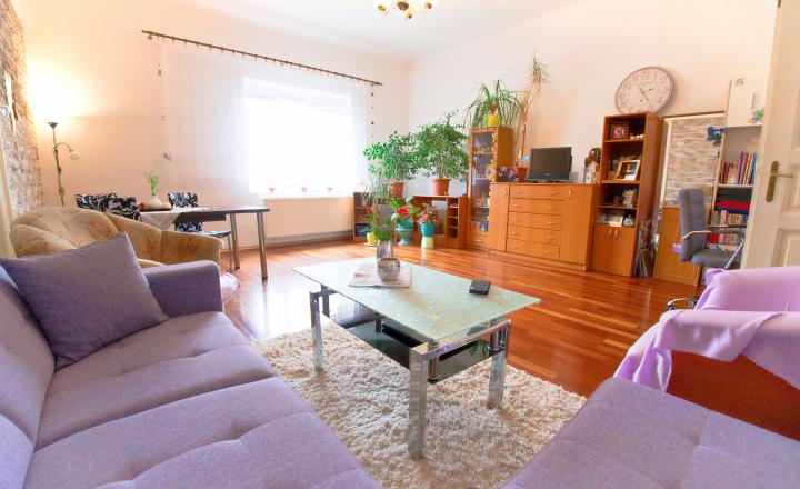 ZNÍŽENÁ CENA ! Tehlový byt 3+1 s garážou (125 m2) Sp. Nová Ves - fotografia 1