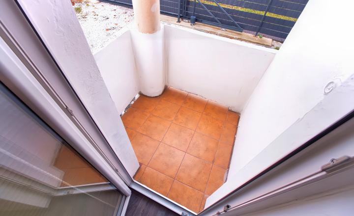 REZERVOVANÝ !Byt 3+1 (80 m2) s loggiou a záhradou, centrum SNV - fotografia 9