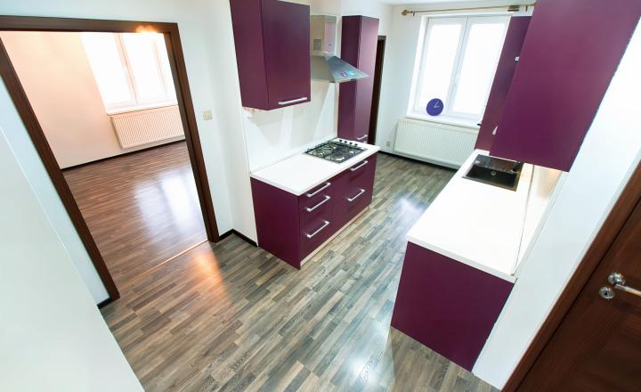 REZERVOVANÝ !Byt 3+1 (80 m2) s loggiou a záhradou, centrum SNV - fotografia 6