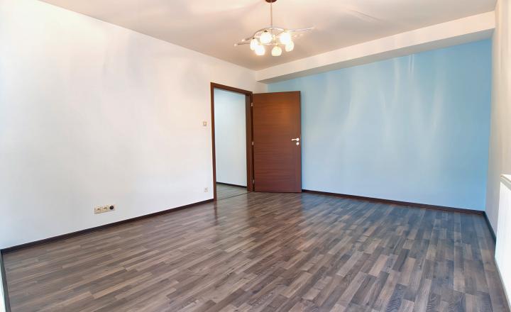 REZERVOVANÝ !Byt 3+1 (80 m2) s loggiou a záhradou, centrum SNV - fotografia 7