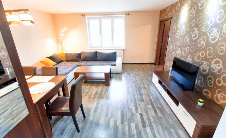 REZERVOVANÝ !Byt 3+1 (80 m2) s loggiou a záhradou, centrum SNV - fotografia 18