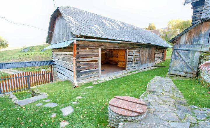 Chalupa s výhľadom na Levočské vrchy - fotografia 9