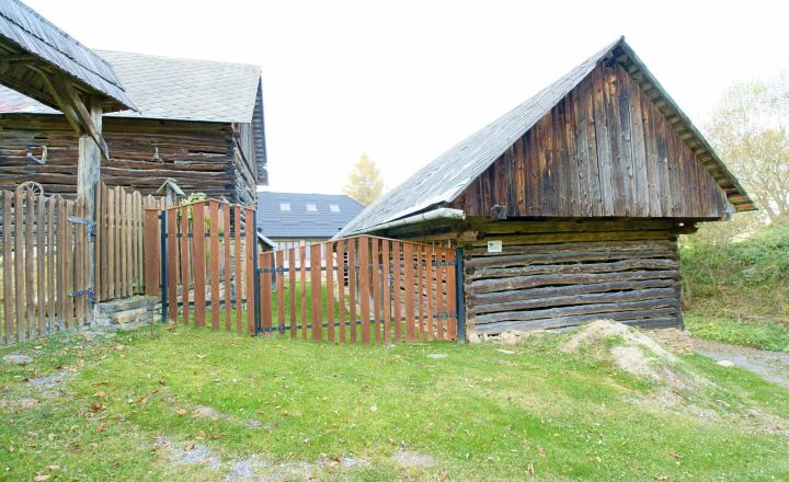 Chalupa s výhľadom na Levočské vrchy - fotografia 34