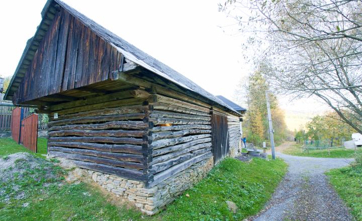Chalupa s výhľadom na Levočské vrchy - fotografia 35