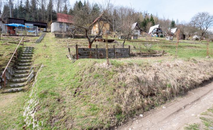 REZERVOVANÉ - Pozemok s chatkou - Chatová oblasť Čarda - Krompachy - fotografia 13