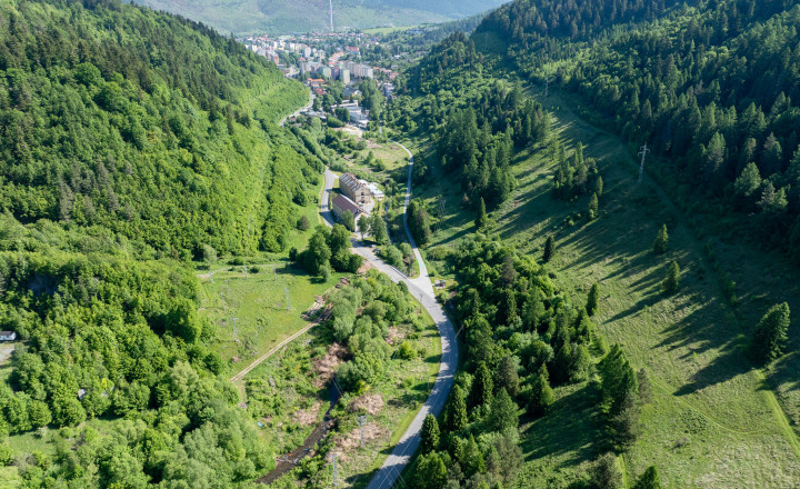 Veľký pozemok 3926 m2 v Krompachy -  Banícka štvrť - fotografia 4