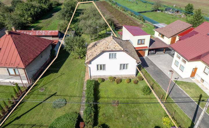 REZERVOVANÉ  - Veľký pozemok so starším domom v dobrej lokalite Spišské Vlachy - fotografia 2
