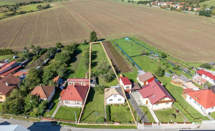 REZERVOVANÉ  - Veľký pozemok so starším domom v dobrej lokalite Spišské Vlachy - fotografia 3