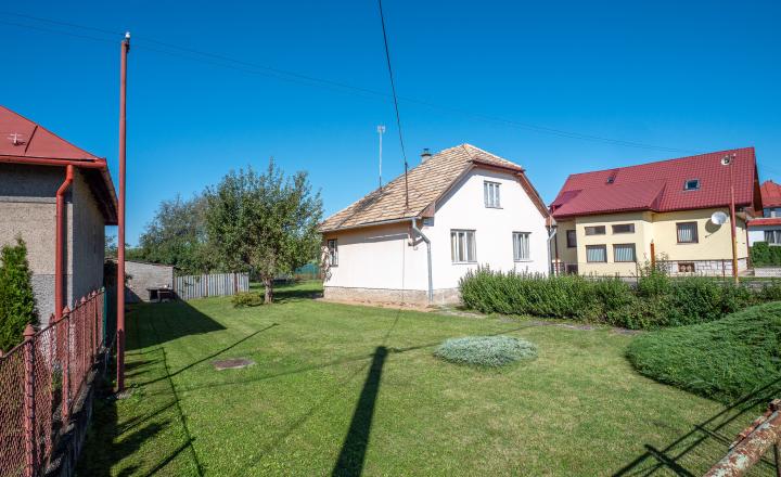 REZERVOVANÉ  - Veľký pozemok so starším domom v dobrej lokalite Spišské Vlachy - fotografia 8