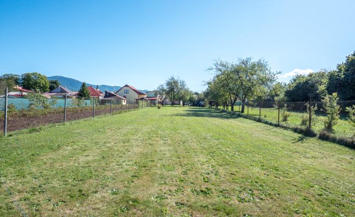 REZERVOVANÉ  - Veľký pozemok so starším domom v dobrej lokalite Spišské Vlachy - fotografia 11