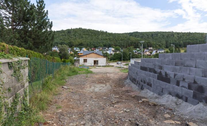 REZERVOVANÉ! Stavebný pozemok (615 m2) Ferčekovce Sp. Nová Ves - fotografia 5
