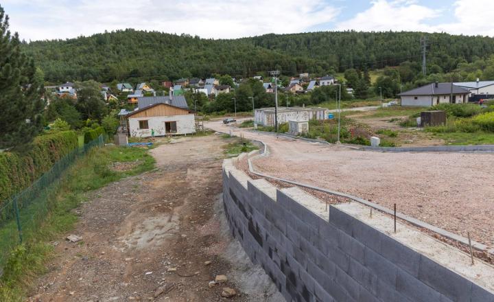 REZERVOVANÉ! Stavebný pozemok (615 m2) Ferčekovce Sp. Nová Ves - fotografia 9
