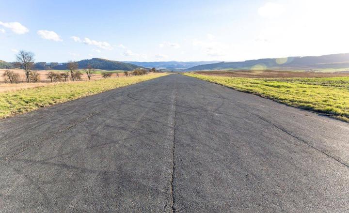 Atraktívny pozemok na podnikanie (3 ha) pri Klčove - fotografia 2