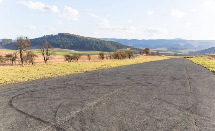Atraktívny pozemok na podnikanie (3 ha) pri Klčove - fotografia 3