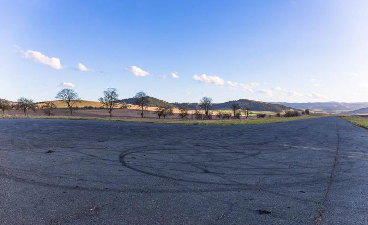 Atraktívny pozemok na podnikanie (3 ha) pri Klčove - fotografia 9