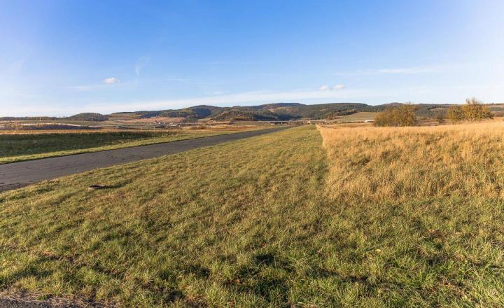 Atraktívny pozemok na podnikanie (3 ha) pri Klčove - fotografia 12