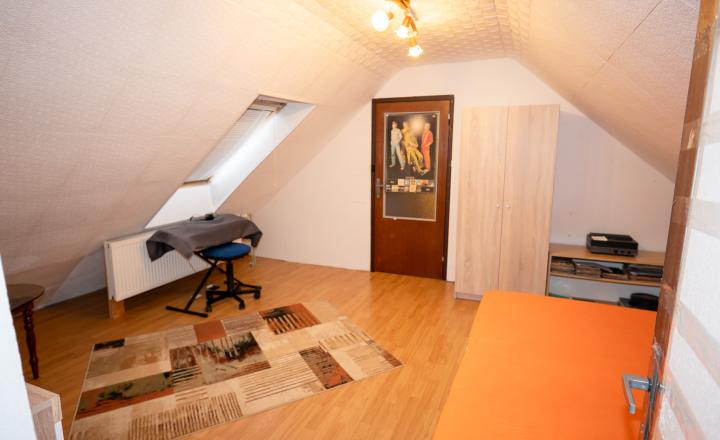 REZERVOVANÉ - Rodinný dom s dvomi garážami - Beharovce - fotografia 18