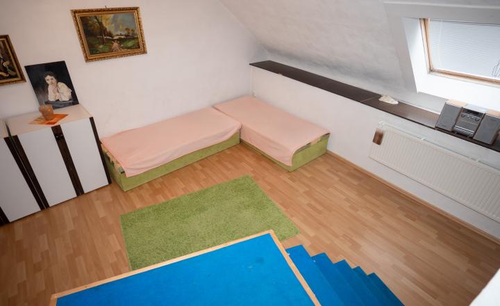REZERVOVANÉ - Rodinný dom s dvomi garážami - Beharovce - fotografia 19