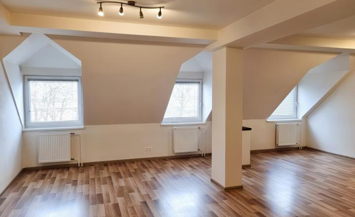 PRENÁJOM! Byt VEĽKÝ MEZONET (86 m2) Fabiniho ulica SNV - fotografia 1