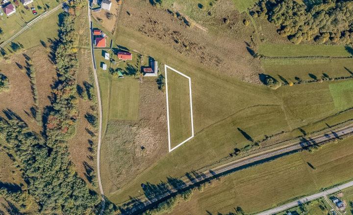 Atraktívny rekreačný pozemok (2221 m2) Tretí Hámor - fotografia 3