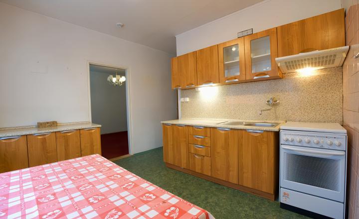 PREDANÉ! Byt 4+1 (82 m2) s loggiou, Komenského ul., SNV - fotografia 1