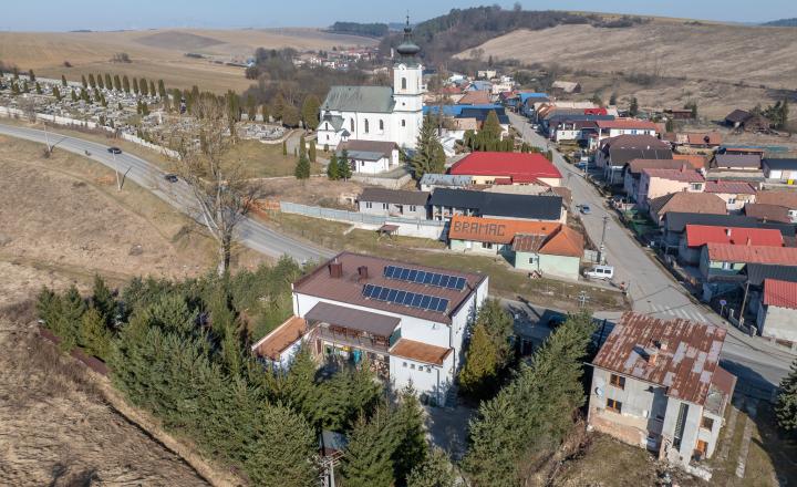 Jediný KOMERČNÝ objekt v obci Bystrany je na predaj - fotografia 5