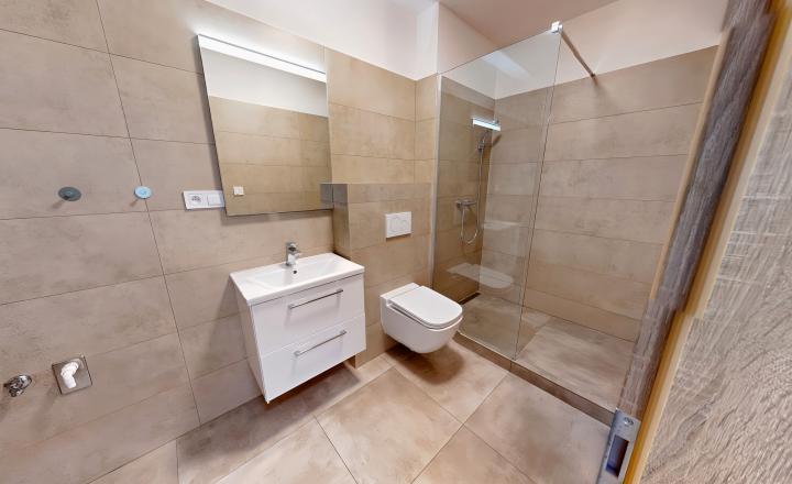 NOVOSTAVBA! Atypický 3-izbový byt (75 m2) s loggiou sídl. Tarča - fotografia 11