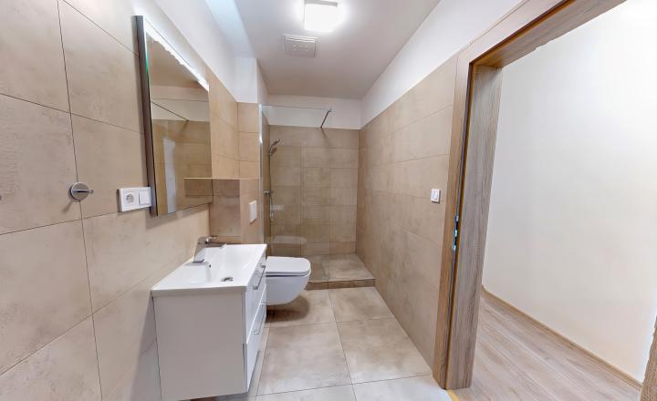 NOVOSTAVBA! Atypický 3-izbový byt (75 m2) s loggiou sídl. Tarča - fotografia 13