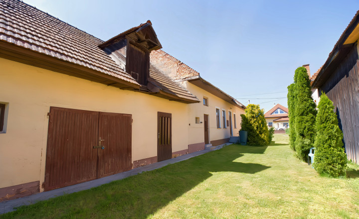 REZERVOVANÝ Rekonštruovaný RD so slnečnou záhradou, garážou v obci Smižany - fotografia 37