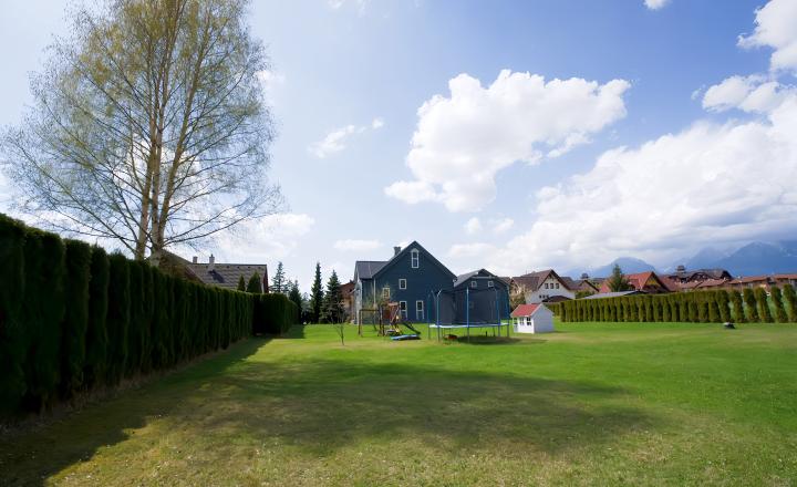 Multifunkčný dom s veľkým pozemkom (1656 m2) Veľká Lomnica - fotografia 9