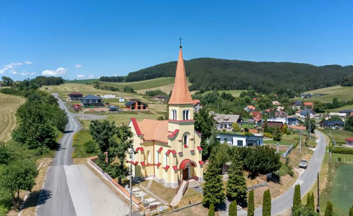 Stavebný pozemok (1000 m2) na križovatke ciest Čenčice - fotografia 3