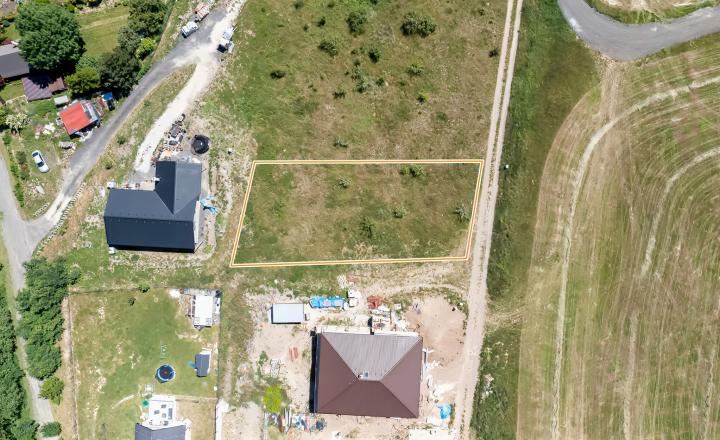 Stavebný pozemok (1000 m2) na križovatke ciest Čenčice - fotografia 4