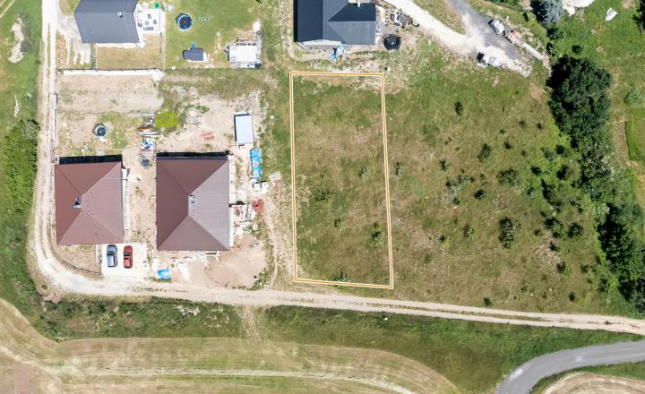 Stavebný pozemok (1000 m2) na križovatke ciest Čenčice - fotografia 5