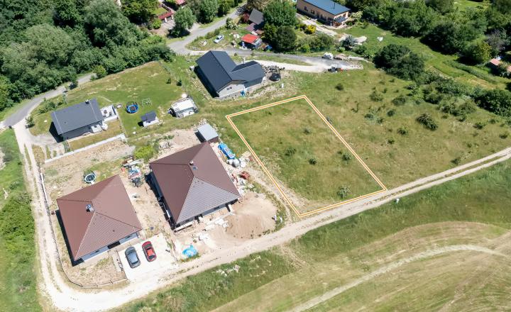 Stavebný pozemok (1000 m2) na križovatke ciest Čenčice - fotografia 6