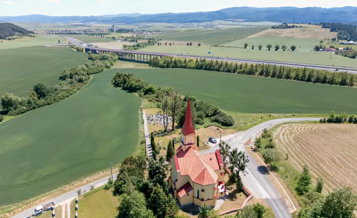Stavebný pozemok (1000 m2) na križovatke ciest Čenčice - fotografia 15