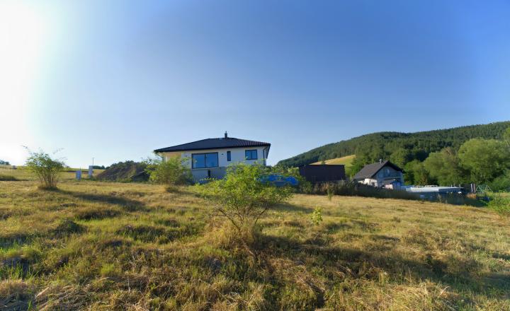 Stavebný pozemok (1000 m2) na križovatke ciest Čenčice - fotografia 12