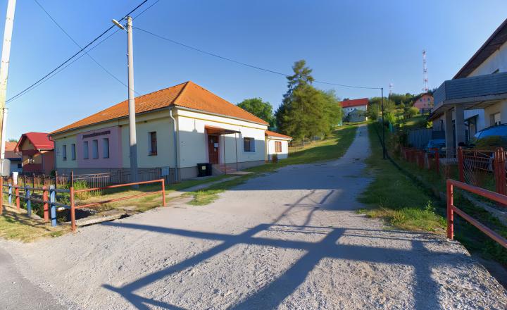 Stavebný pozemok (1 251 m²) s IS, dvojitým prístupom a výhľadom, Dravce - fotografia 8