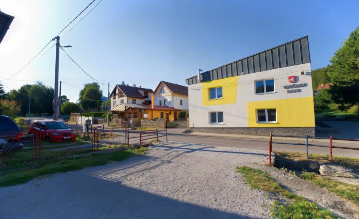 Stavebný pozemok (1 251 m²) s IS, dvojitým prístupom a výhľadom, Dravce - fotografia 7