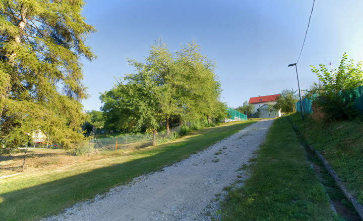 Stavebný pozemok (1 251 m²) s IS, dvojitým prístupom a výhľadom, Dravce - fotografia 10