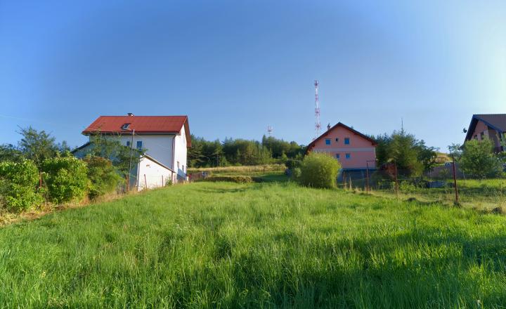 Stavebný pozemok (1 251 m²) s IS, dvojitým prístupom a výhľadom, Dravce - fotografia 12